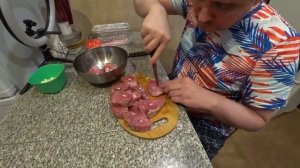 СПОРИМ с Вованом до РУГАНИ ? Как готовить свиную ВЫРЕЗКУ ? в беконе в духовке ? на ужин  Влог