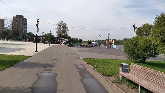 Прогулки по парку Победы в городе Орехово-Зуево на набережной реки Клязьма