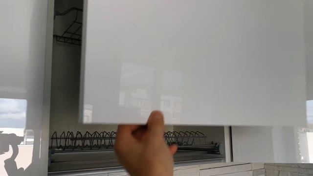 СОВРЕМЕННАЯ КУХНЯ БЕЗ РУЧЕК С ПРОФИЛЕМ ГОЛА (Gola) смотреть онлайн