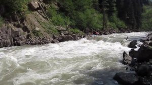 Река Большая Лаба. Порог "Затычка". Экипаж: Андрей + Женя