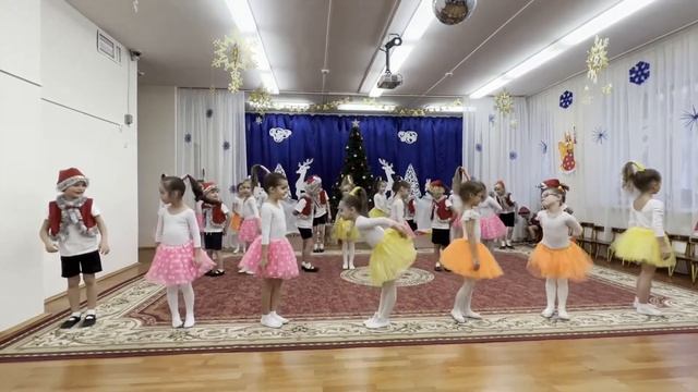 Новогодний вход на праздник в детском саду - 23 декабря 2021 год смотреть онлайн