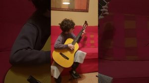 Давай покрасим холодильник в чёрный цвет. ?