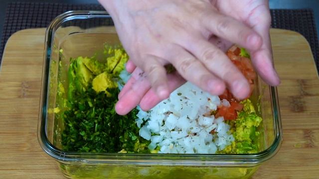 How to make the freshest GUACAMOLE 3 different METHODS | Guacamole fiesta смотреть онлайн