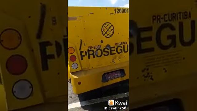 Bandidos tentam roubar carro forte смотреть онлайн