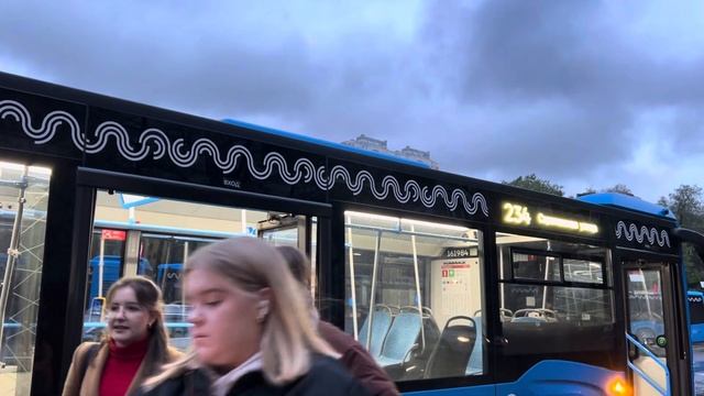 Автобус НефАЗ-5299-40-52 следует по кольцевому маршруту 234 ”Саратовская ул.” смотреть онлайн