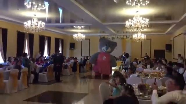 Банкетный зал "Карагай": Танец ростовых кукол смотреть онлайн
