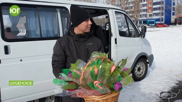 Накануне 8 марта у Дома торговли... смотреть онлайн