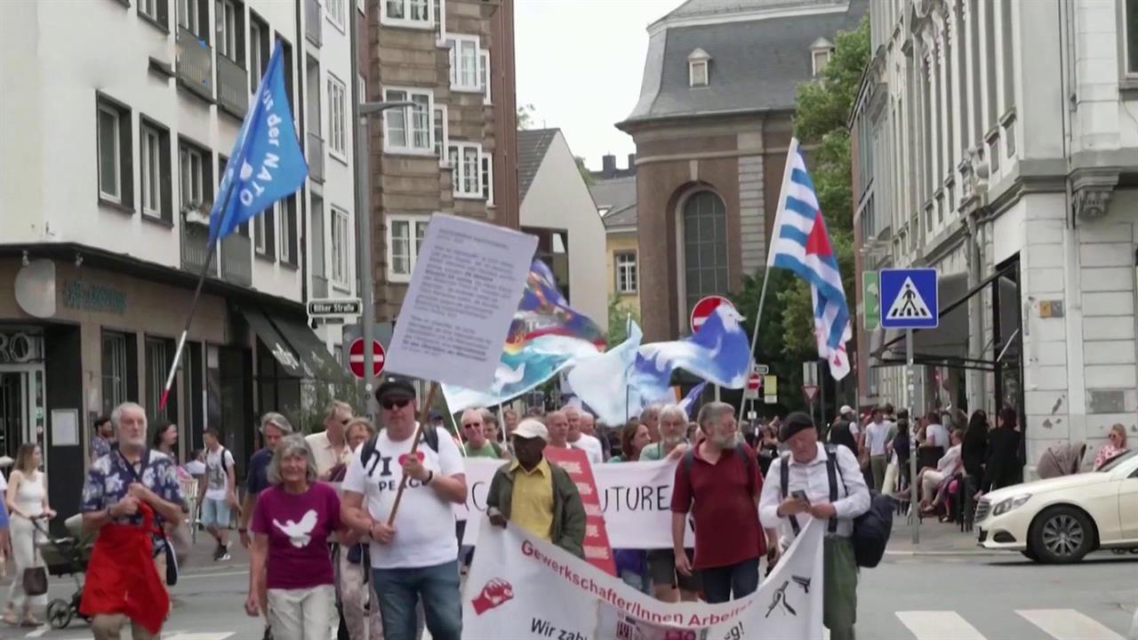 В Дюссельдорфе прошел митинг против поставок оружия Украине
