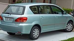 toyota avensis verso