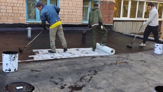 Ремонт маленького участка рулонной кровли жидкой резиной с армированием