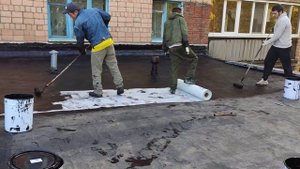 Ремонт маленького участка рулонной кровли жидкой резиной с армированием