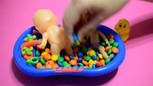 Рапунцель и пупсик в ванне ммдемс Rapunzel & Baby Doll Bath Time Learn Colors M&Ms Finger Family