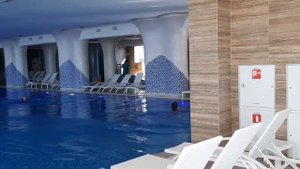 Бассейн с морской подогреваемой водой в отеле Aquadelux, преимущества спа-центра, Севастополь, Крым