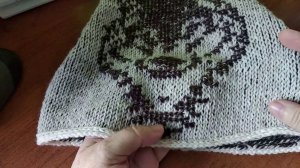 Вязаная шапка. Почему жаккард стоит вязать именно так?