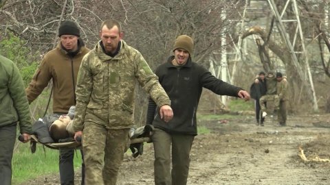 На мариупольском Заводе имени Ильича в плен сдались более тысячи украинских морпехов