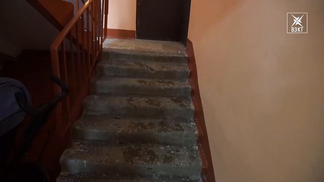 Как идет ремонт подъездов? Проект «Чистый четверг» в поселке Фосфоритный смотреть онлайн