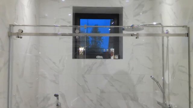 Раздвижная душевая дверь в нишу из стекла "Оптивайт" на заказ смотреть онлайн