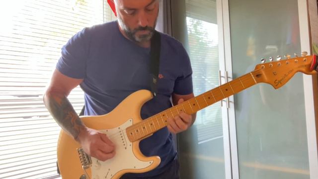 Squier Classic Vibe Stratocaster 70’s FSR: will it stay in tune using the tremolo arm? 🤔 смотреть онлайн