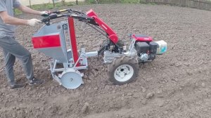 Посадка картофеля самодельной картофелесажалкой и мотоблоком.