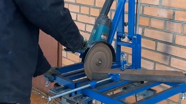 Стойка для болгарки 230 с протяжкой , распил швеллера под 45, контроль длины реза. смотреть онлайн