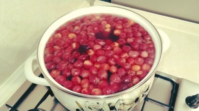 Компот с приятной кислинкой:вишня и крыжовник (CC)