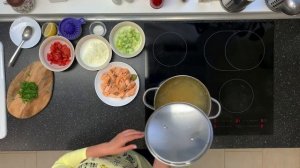 Уха из форели с сельдереем и помидорами!!! Вкуснейшая, готовится быстро, без зажарки!