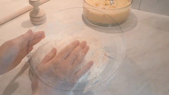 ЖАРЕНЫЕ ПИРОЖКИ С КАРТОШКОЙ НА ДРОЖЖАХ НА СКОВОРОДЕ смотреть онлайн