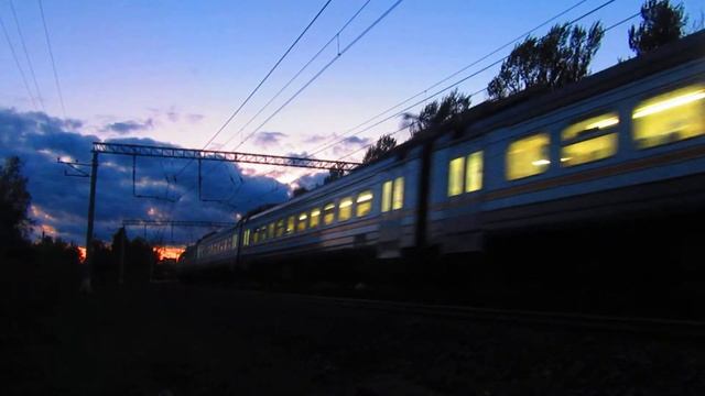 Электропоезд ЭД4М-0482 ЦППК станция Нара 15.09.2017 смотреть онлайн