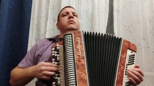 Молодая на баяне