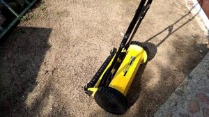 Бессмертный враг травы-механическая газонокосилка