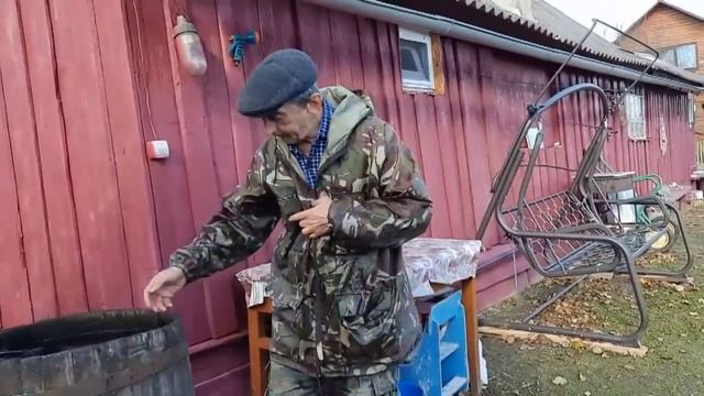 ЛЕШИК В ГОРОД ЗА ЗЕРНОМ.ЕСЛИ ЕСТЬ МЕСТО ДЛЯ ХРАНЕНИЯ,ТО ОБЯЗАТЕЛЬНО НАЙДЕТСЯ ЧТО ХРАНИТЬ. смотреть онлайн