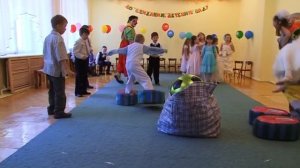 Игра с аниматорами на выпускном утреннике