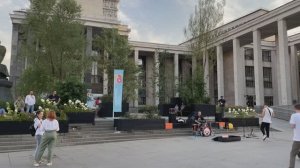Музыканты. Засахаренное Лето у Российской Государственной Библиотеки в Москве, на Воздвиженке