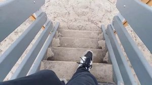 Как спуститься по ступенькам? | туториал