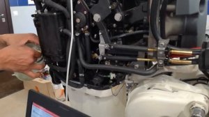 Вода в лодочном моторе Эвинруд Е-Тек