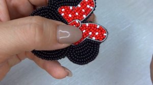 СОЗДАНИЕ БРОШИ ИЗ БИСЕРА МИККИ МАУС. УРОК 6. АМЕРИКАНСКИЙ СПОСОБ ОБРАБОТКИ КРАЯ БРОШИ.