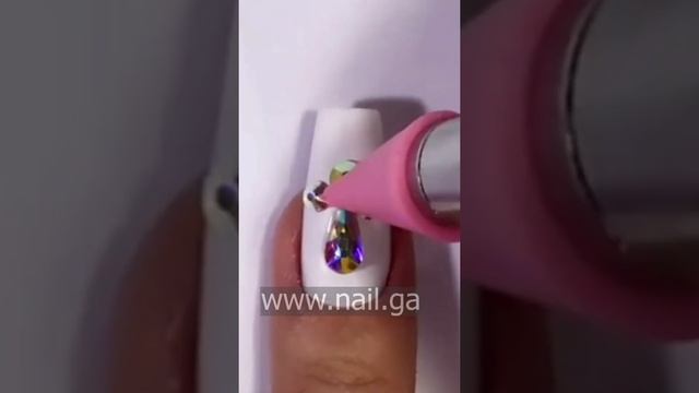 Белый маникюр со стразами | Дизайн ногтей | manicure 2022