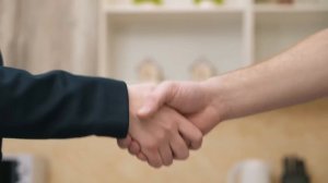 "Что расселась, жена? Гостью обслужи, да побыстрее". Муж привел в дом беременную любовницу.