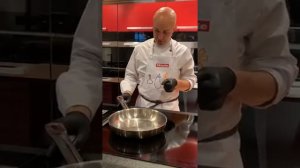 Утиная грудка су вид и пюре из цветной капусты соусом из вишни | Ерохин