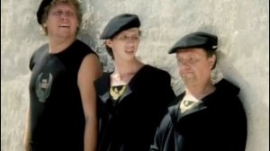 "Самолёт летит в Россию" (1994) - обязателен к просмотру