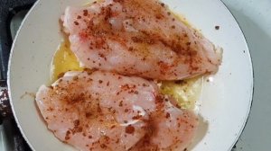 Нежная куриная грудка в сырном соусе.