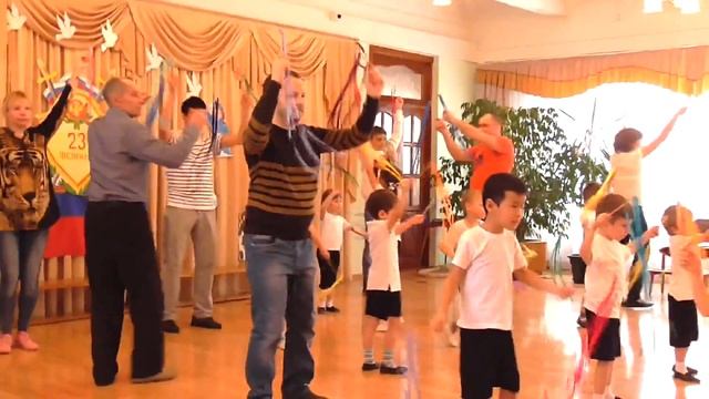 Папы на утреннике! Без комментариев. Замучили конкурсами на праздник 23 февраля!