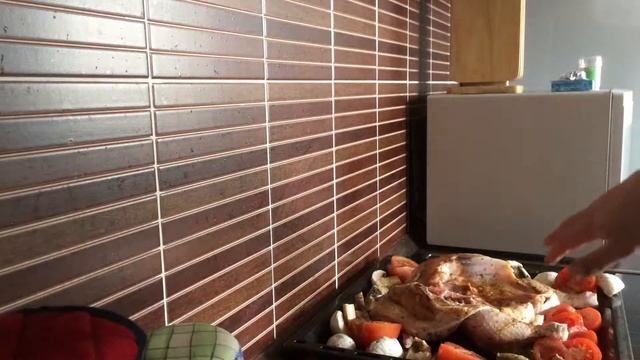 Цыпленок, запеченный с овощами / Холостяцкий казан №3 смотреть онлайн