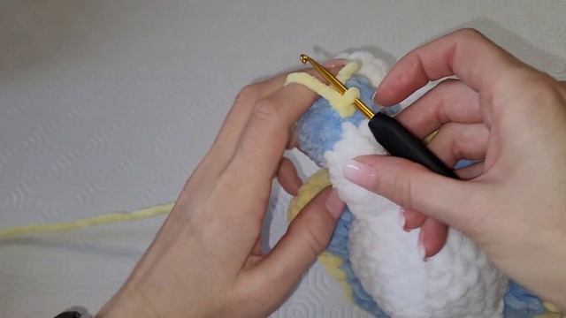 Зайка крючком из плюшевой пряжи ♡ Заключительная часть зайки ♡ Мастер-класс ♡ смотреть онлайн