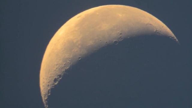 Луна через Levenhuk Ra 200N F5 смотреть онлайн