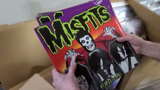Giant Unboxing of New Vinyl Records Releases & more смотреть онлайн