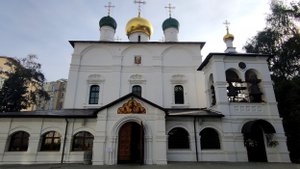 Собор Сретения Иконы Божией Матери Владимирская и Духовная семинария в Сретенском монастыре.mp4