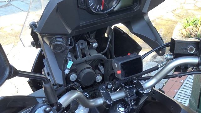 How to | Moto Low Beam Bulb Change | Dr Vstrom смотреть онлайн