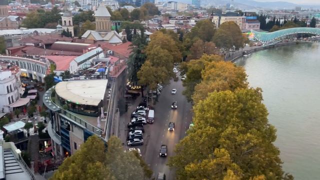 УЛИЦЫ СТАРОГО ТБИЛИСИ. ПО КАНАТНОЙ ДОРОГЕ. ПАРК РИКЕ. МОСТ МИРА. НОЧНОЙ ТБИЛИСИ. НОЯБРЬ смотреть онлайн