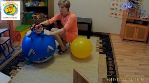 Упражнения на мяче (фитбол) детям до года.